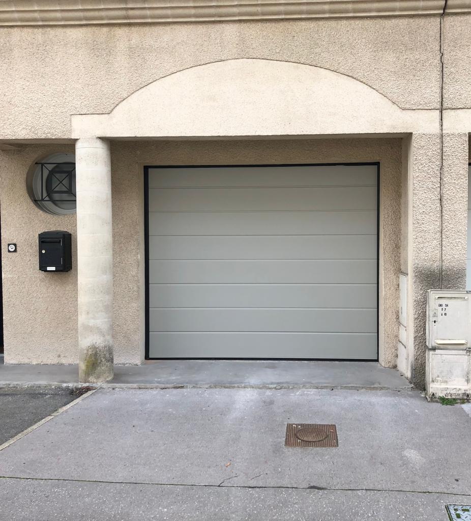 porte de garage grise